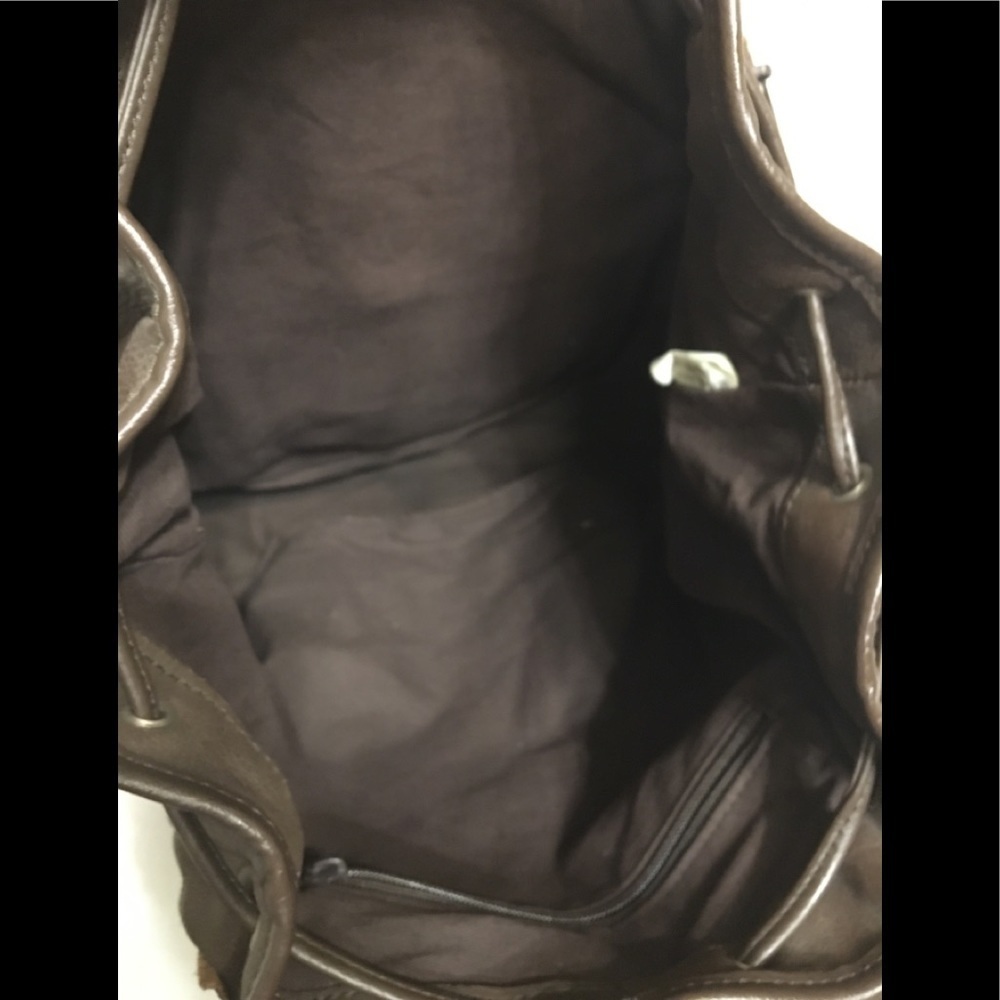 Large Vintage Brown Cowhide Leather Backpack - Picture 4 of 16
